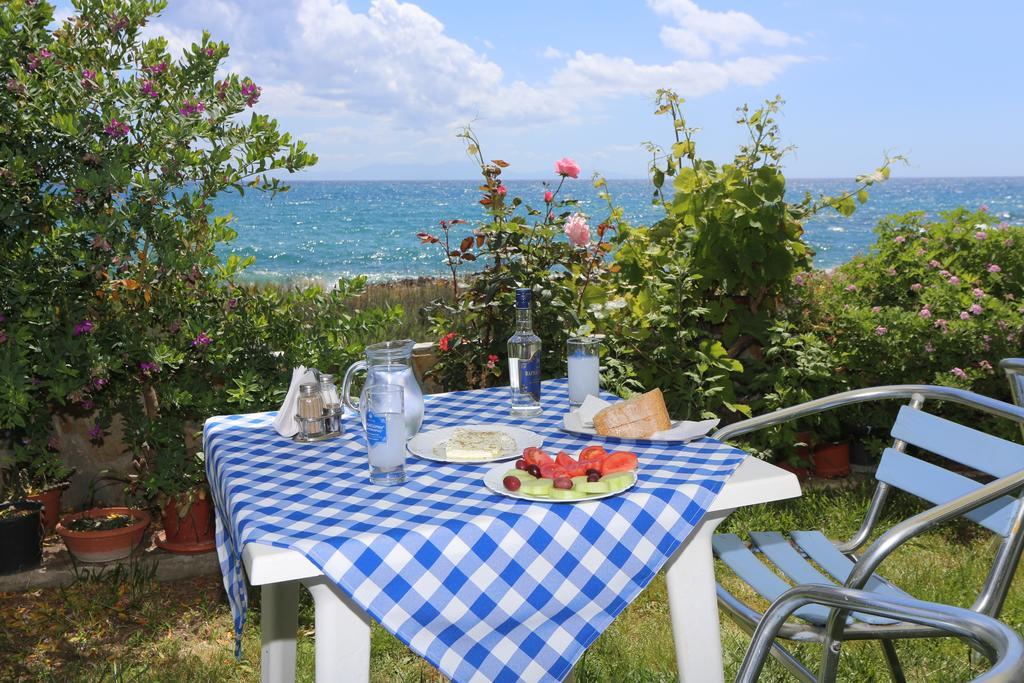 Akrogiali Hotel Plomari ภายนอก รูปภาพ