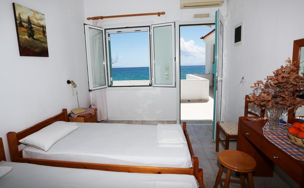 Akrogiali Hotel Plomari ภายนอก รูปภาพ