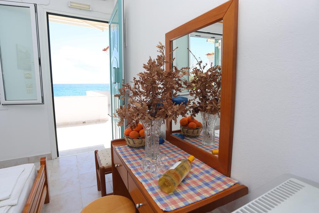 Akrogiali Hotel Plomari ภายนอก รูปภาพ