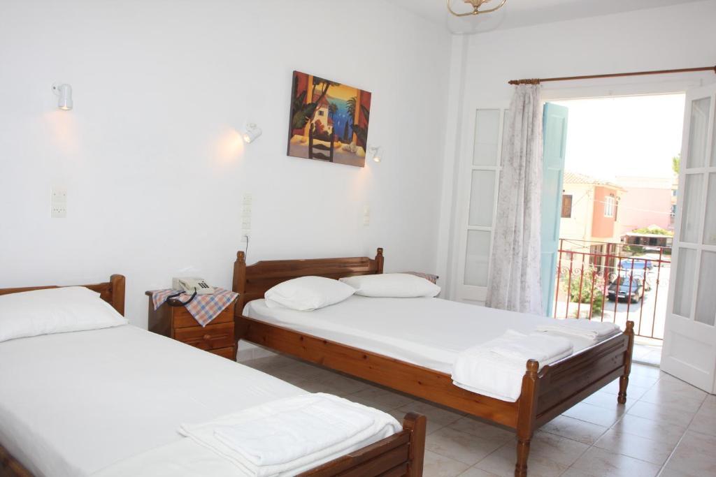 Akrogiali Hotel Plomari ภายนอก รูปภาพ