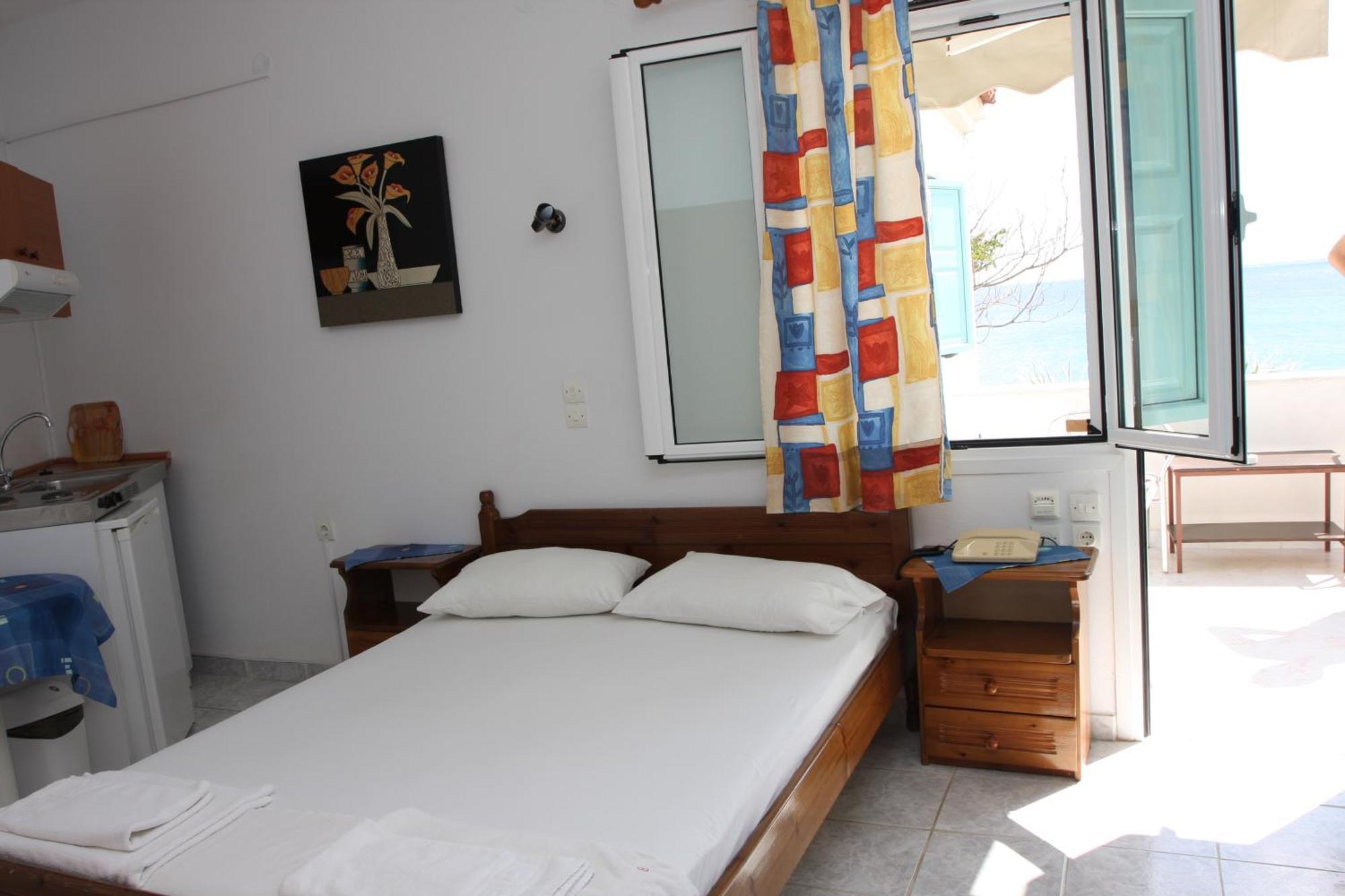 Akrogiali Hotel Plomari ภายนอก รูปภาพ